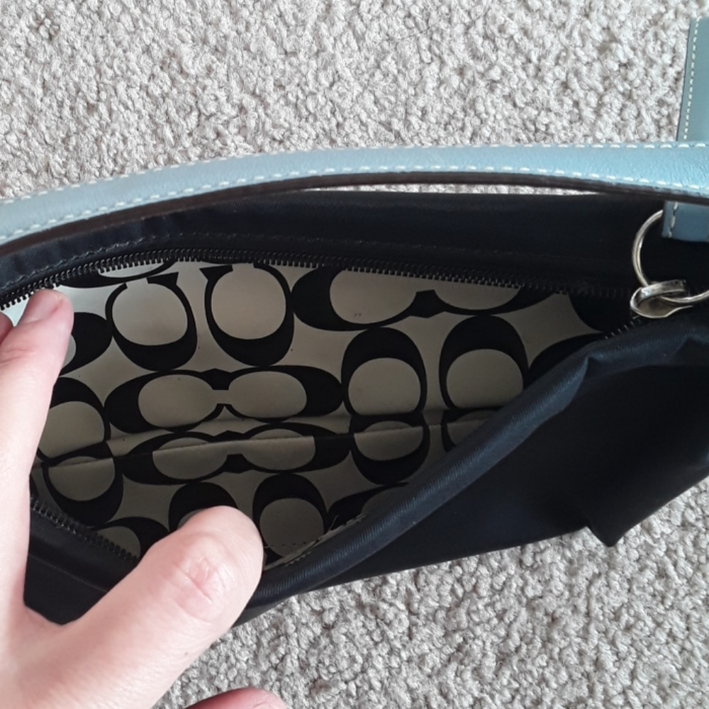 🐖Adorable coach handbag - Picture 2 of 3